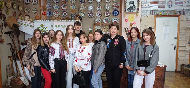 Екскурсія до навчальної лабораторії етнології Екскурсія до навчальної лабораторії етнології