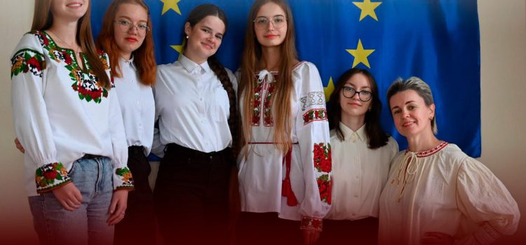 Вітаємо переможниць конкурсу на участь у Програмі ЄС Еразмус+ КА1: Blended Intensive Programmes та eTwinning Вітаємо переможниць конкурсу на участь у Програмі ЄС Еразмус+ КА1: Blended Intensive Programmes та eTwinning